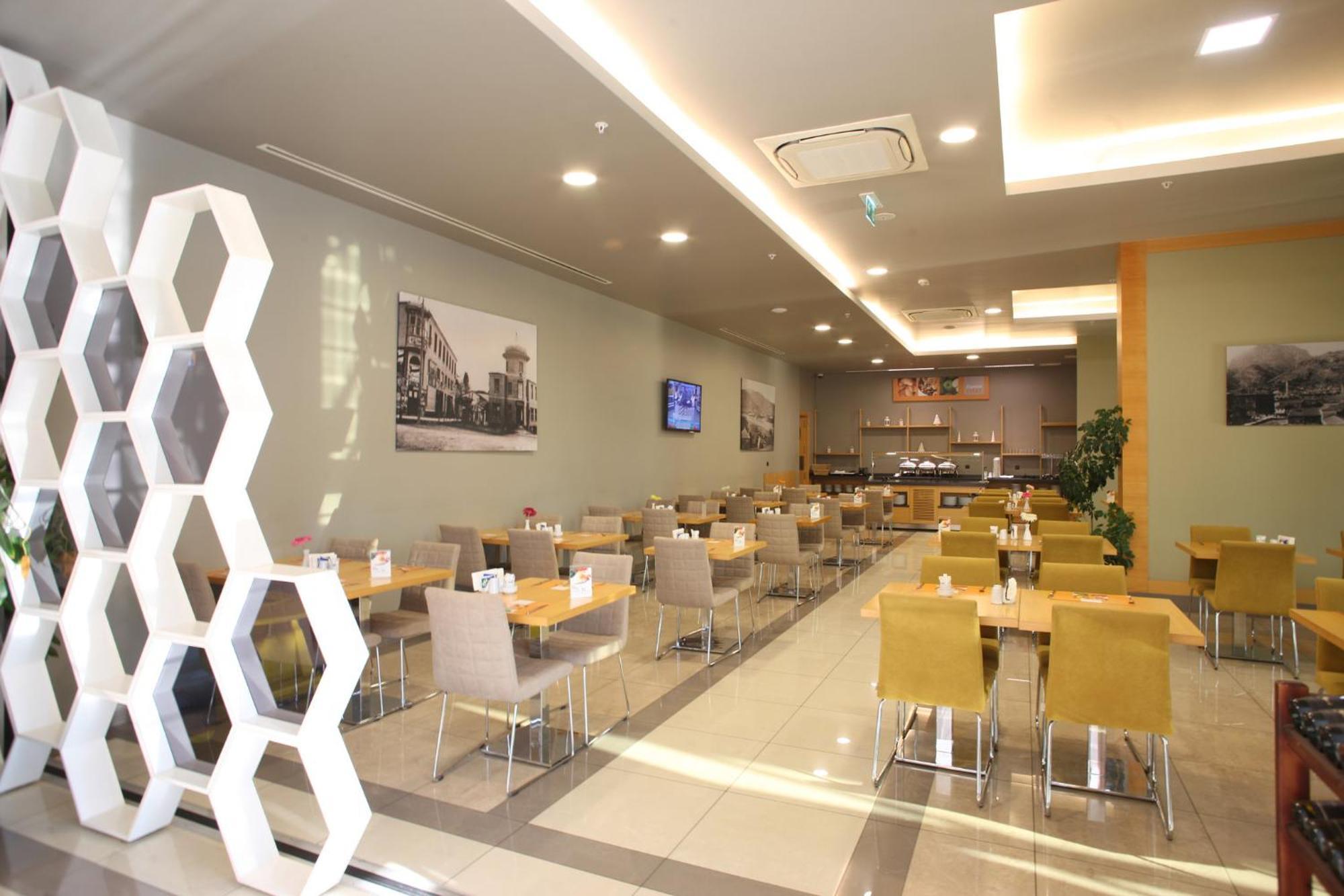 Holiday Inn Express Manisa-West By Ihg Exteriör bild