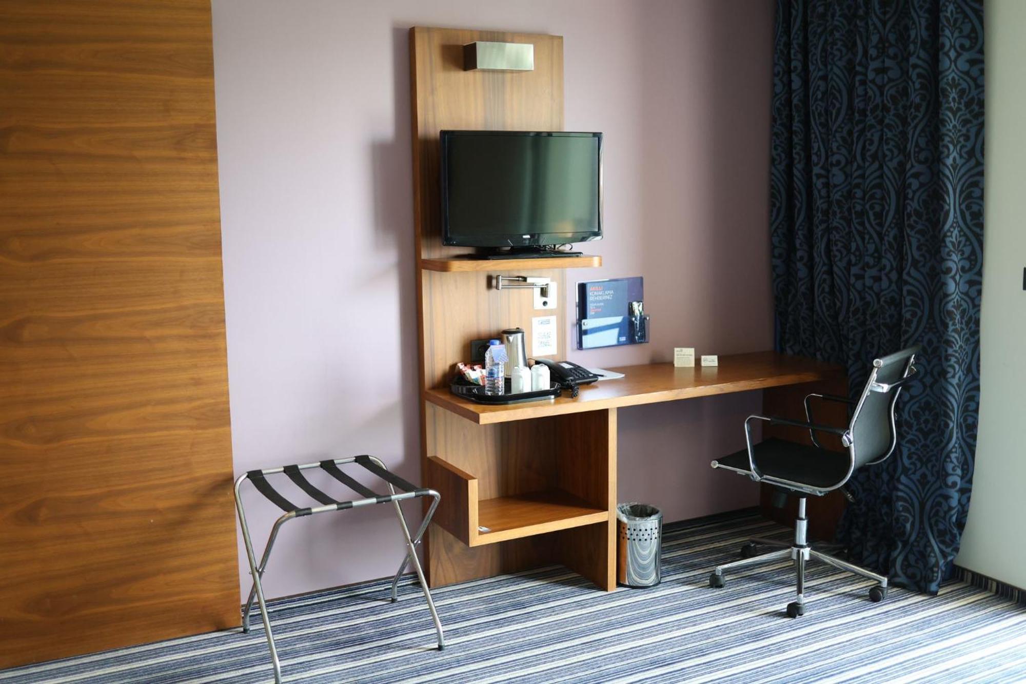 Holiday Inn Express Manisa-West By Ihg Exteriör bild