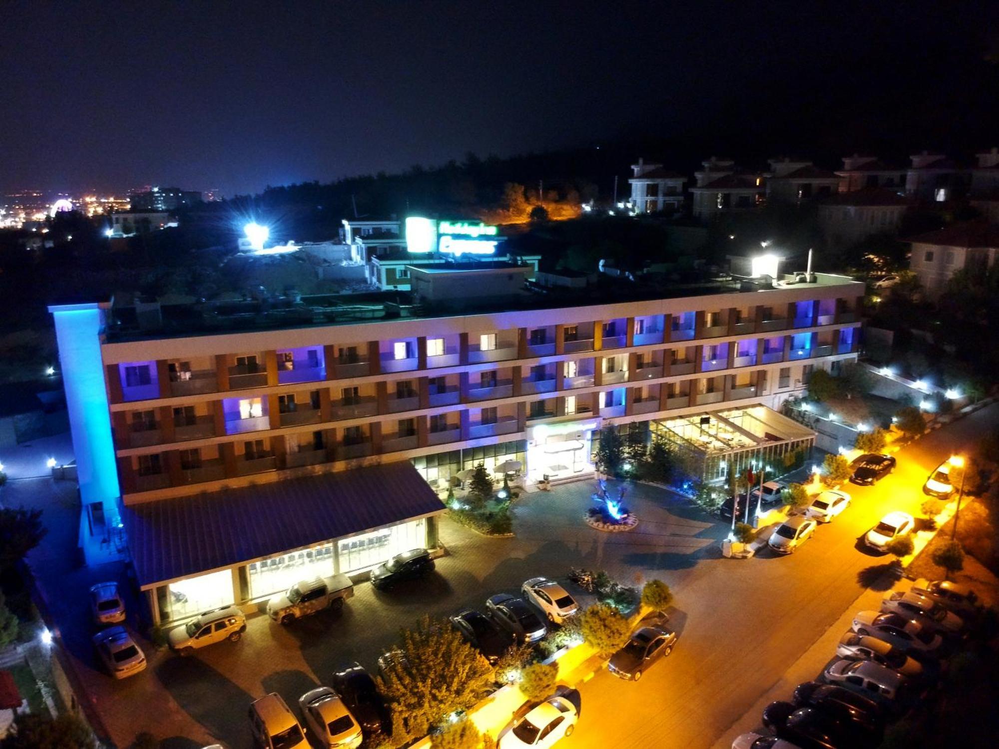 Holiday Inn Express Manisa-West By Ihg Exteriör bild