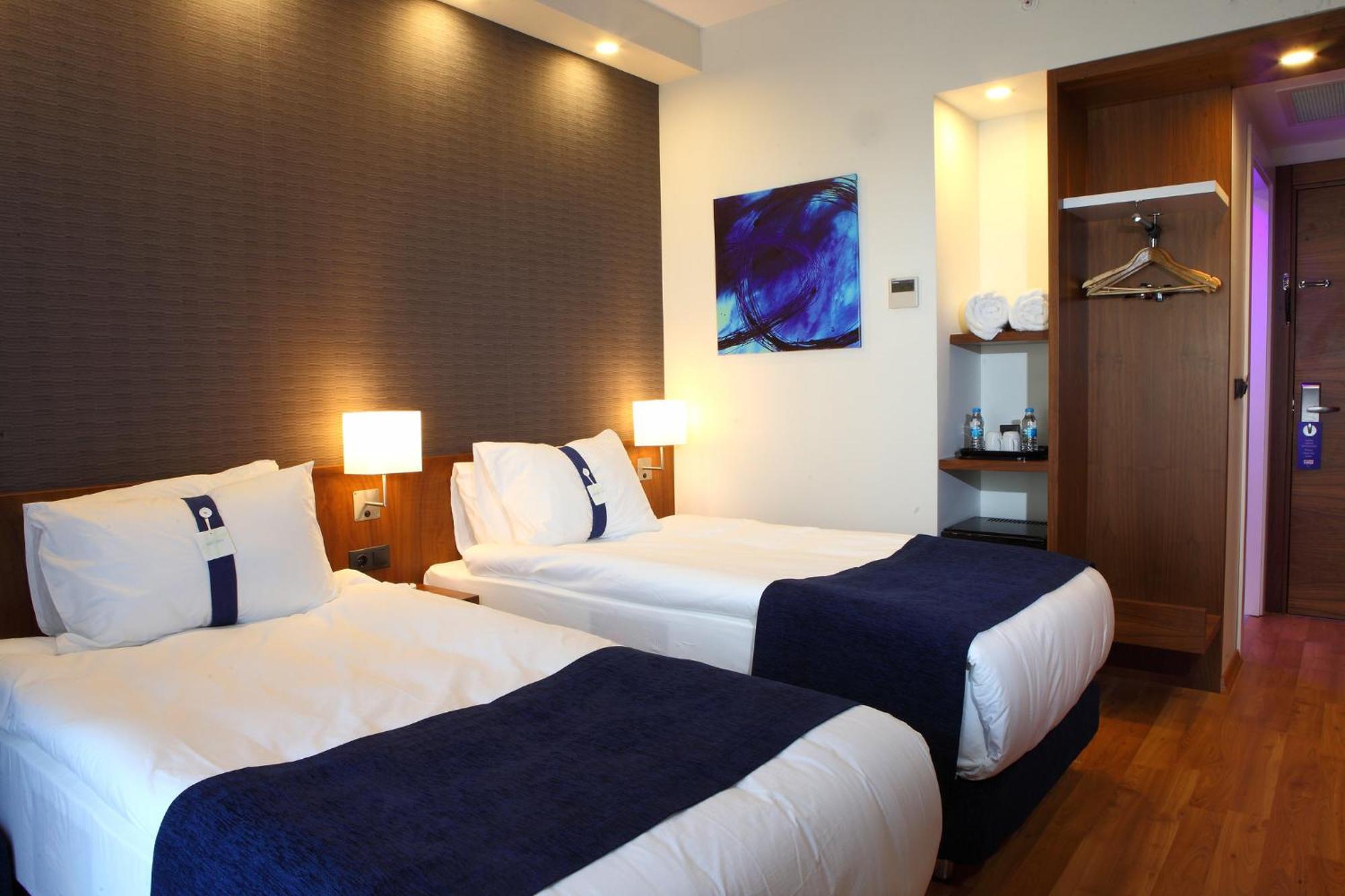 Holiday Inn Express Manisa-West By Ihg Exteriör bild