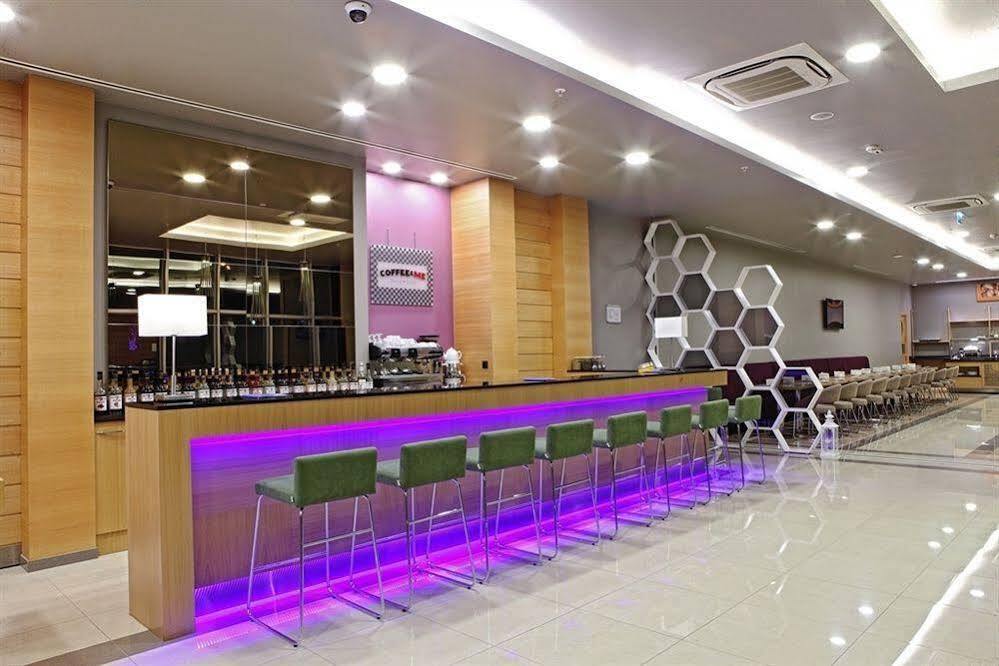 Holiday Inn Express Manisa-West By Ihg Exteriör bild